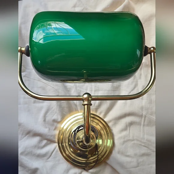 Elegant Green and Gold Banker's Lamp - Picture 10 of 12